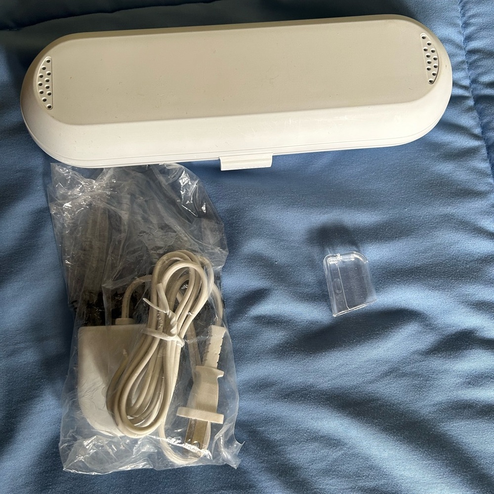 NWT Philips Sonicare Travel Case and charging base